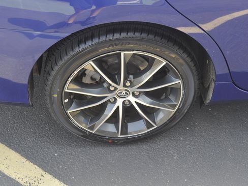 Used 2015 Toyota Camry XSE w/ Moonroof Package FWD image 9