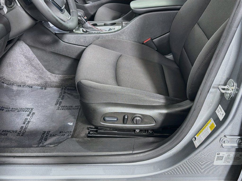 Used 2023 Chevrolet Malibu RS FWD image 18