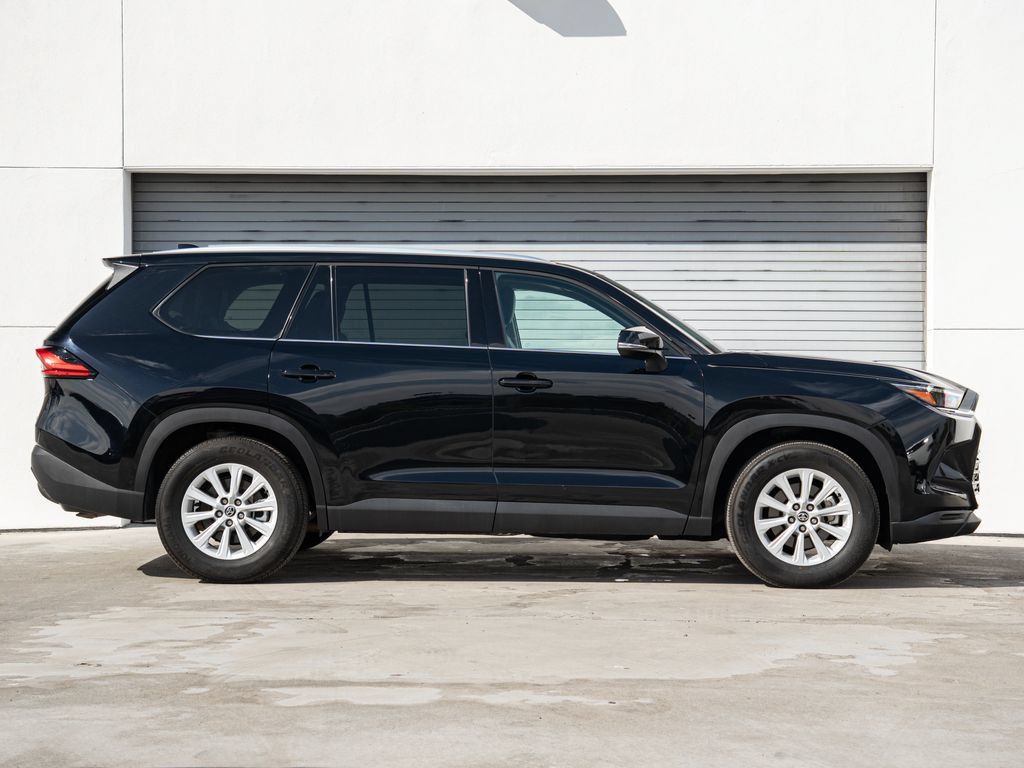 Used 2025 Toyota Grand Highlander FWD image 23