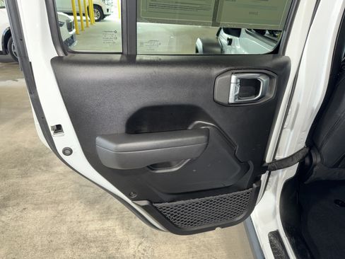 Used 2022 Jeep Wrangler Unlimited Sport AWD/4WD image 15