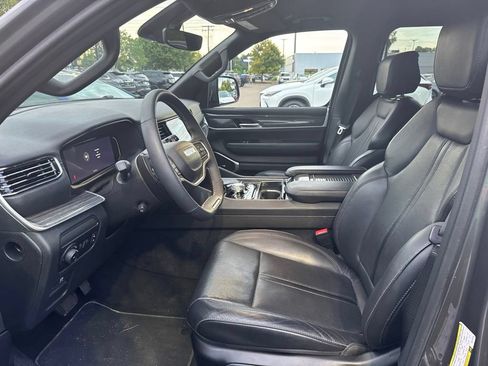Used 2022 Jeep Wagoneer Series III AWD/4WD image 17