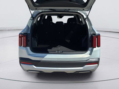 Used 2026 Kia Sorento LX image 11