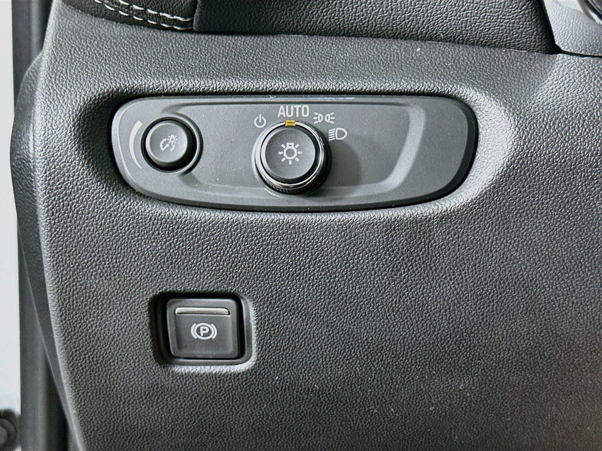 Used 2026 Chevrolet Blazer LT FWD image 17