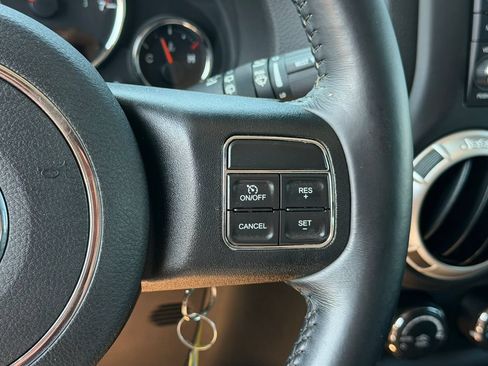 Used 2017 Jeep Wrangler Unlimited Rubicon w/ Connectivity Group AWD/4WD image 27