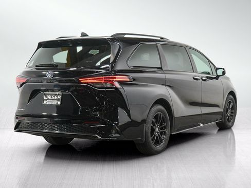 Used 2025 Toyota Sienna XSE AWD/4WD image 5