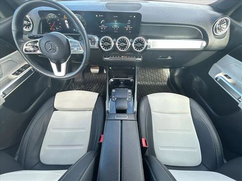 Used 2022 Mercedes-Benz GLB 250 4MATIC image 17