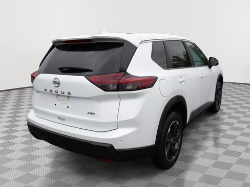 Used 2025 Nissan Rogue SV AWD/4WD image 5