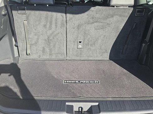 Used 2022 Toyota Highlander XLE image 22