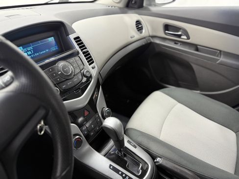 Used 2011 Chevrolet Cruze LS image 21