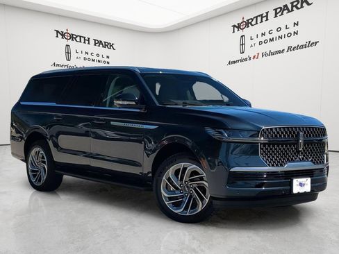 New 2026 Lincoln Navigator L Premier AWD/4WD image 1