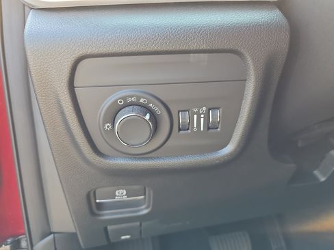 Used 2025 Jeep Grand Cherokee L Laredo AWD/4WD image 24