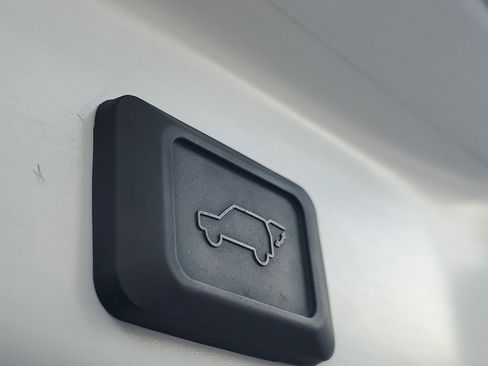 Used 2023 Toyota RAV4 Limited image 10