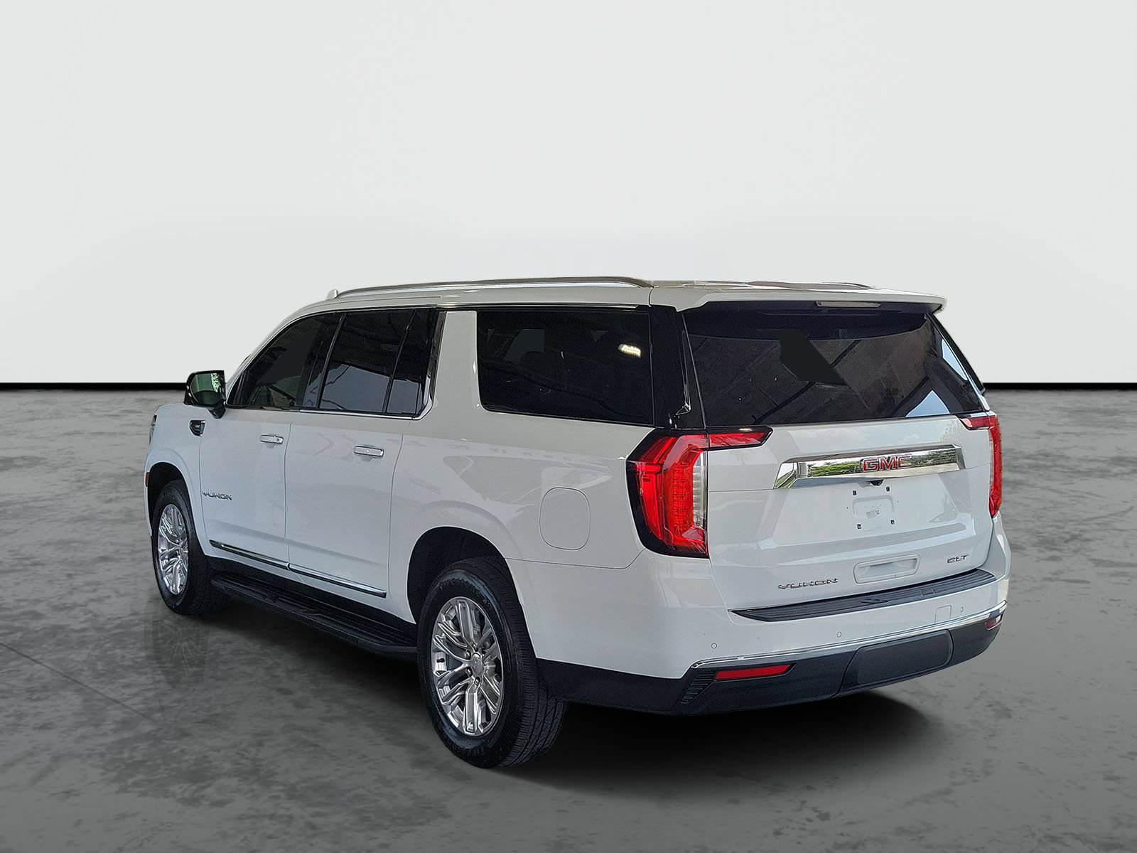 Used 2021 GMC Yukon XL SLT w/ SLT Luxury Plus Package AWD/4WD image 3