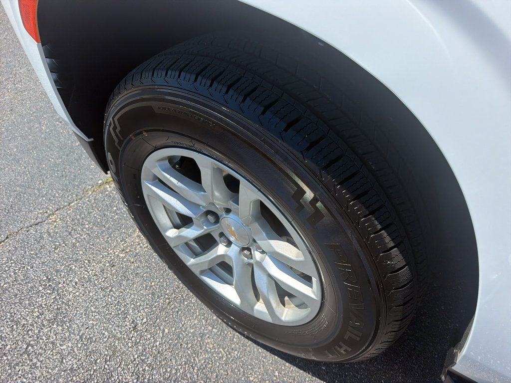 Used 2024 Chevrolet Suburban LT AWD/4WD image 7