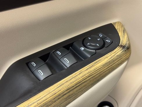 Used 2019 GMC Acadia Denali w/ Technology Package AWD/4WD image 10