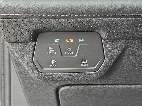 Used 2024 Volkswagen Atlas SE image 26