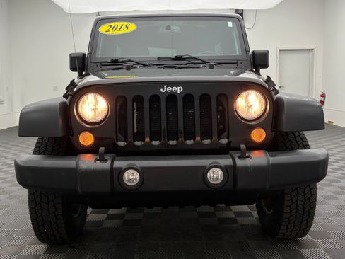 Used 2018 Jeep Wrangler Unlimited Rubicon w/ Dual Top Group AWD/4WD image 11