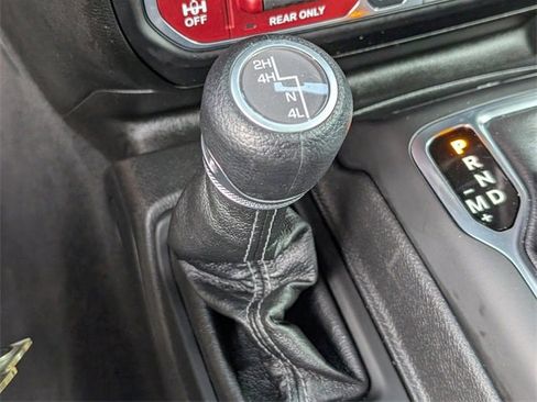 Used 2025 Jeep Wrangler Unlimited Rubicon image 21