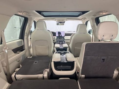 Used 2018 Lincoln Navigator Reserve w/ Technology Package AWD/4WD image 10