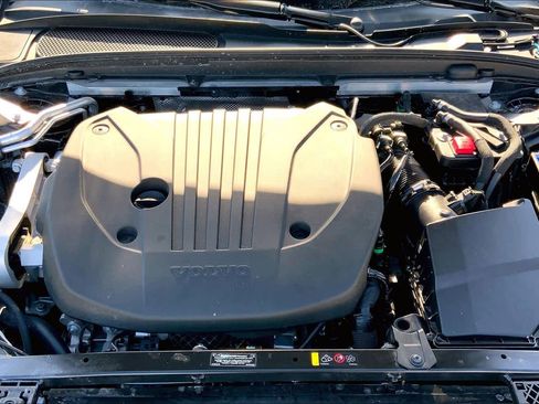 Used 2026 Volvo V60 B5 Cross Country Plus w/ Protection Package Premier image 32