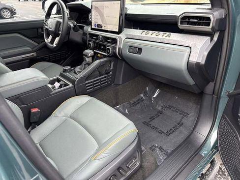 Used 2025 Toyota 4Runner Trailhunter image 13