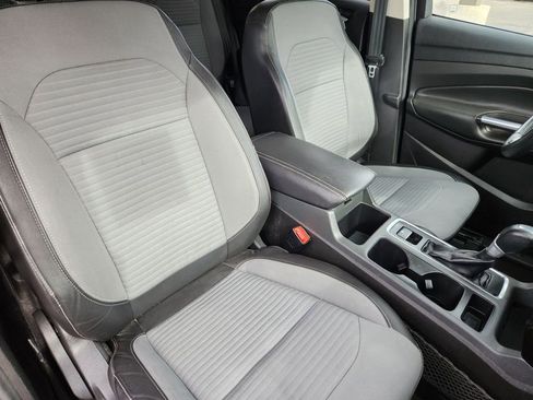 Used 2017 Ford Escape SE w/ SE Sport Appearance Package image 9