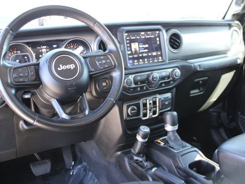 Used 2021 Jeep Gladiator Overland AWD/4WD image 17