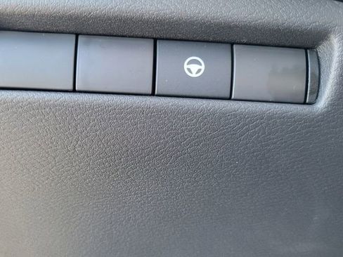 New 2025 Nissan Kicks SR image 18