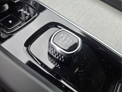 Certified 2025 Volvo XC60 B5 Plus image 23