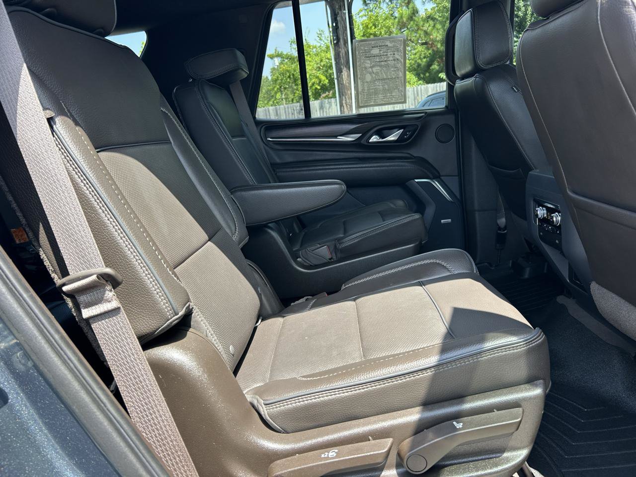 Used 2021 GMC Yukon Denali w/ Denali Premium Package RWD image 11