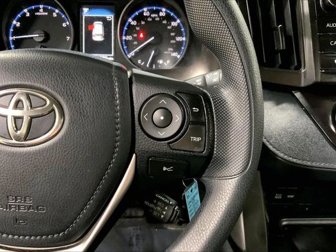 Used 2017 Toyota RAV4 LE AWD/4WD image 25