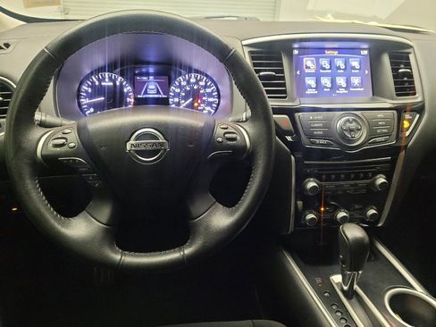 Used 2019 Nissan Pathfinder SV image 22