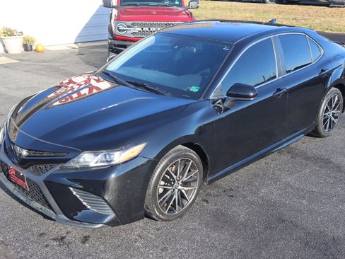 Used 2019 Toyota Camry SE image 11