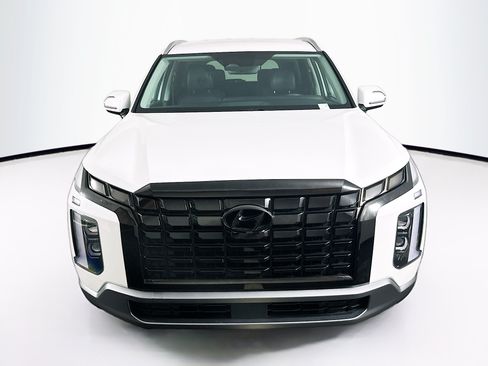 Used 2023 Hyundai Palisade SEL FWD image 2