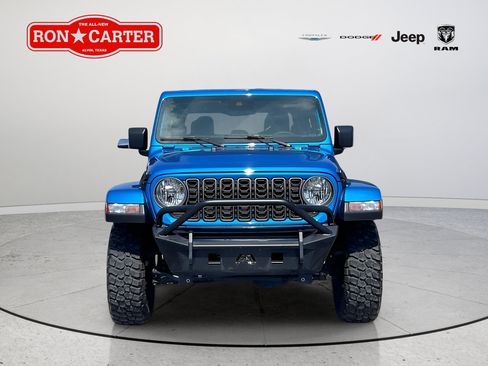Used 2025 Jeep Gladiator Sport AWD/4WD image 2