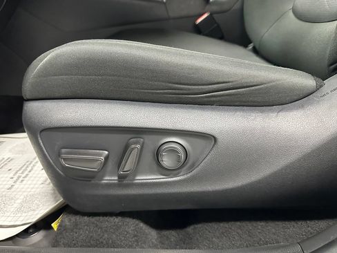 Used 2025 Toyota RAV4 XLE FWD image 12