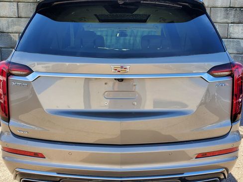 Used 2023 Cadillac XT6 Premium Luxury image 15