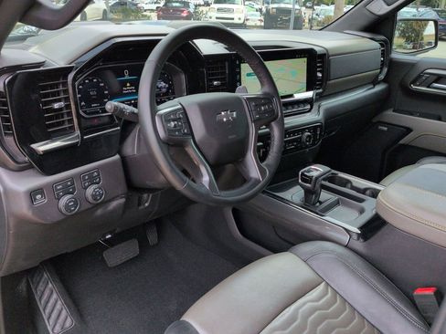 Used 2025 Chevrolet Silverado 1500 ZR2 AWD/4WD image 9