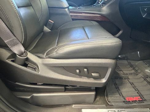 Used 2017 GMC Yukon XL SLT w/ Premium Edition AWD/4WD image 27