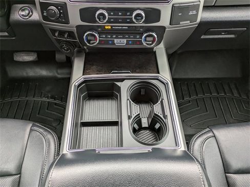 Certified 2022 Ford F250 Lariat w/ Black Appearance Package image 19