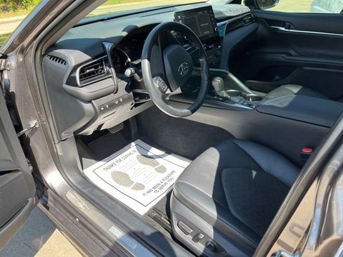 Used 2022 Toyota Camry XSE FWD image 10