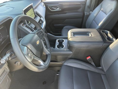 Used 2024 Chevrolet Suburban LT w/ Luxury Package AWD/4WD image 20