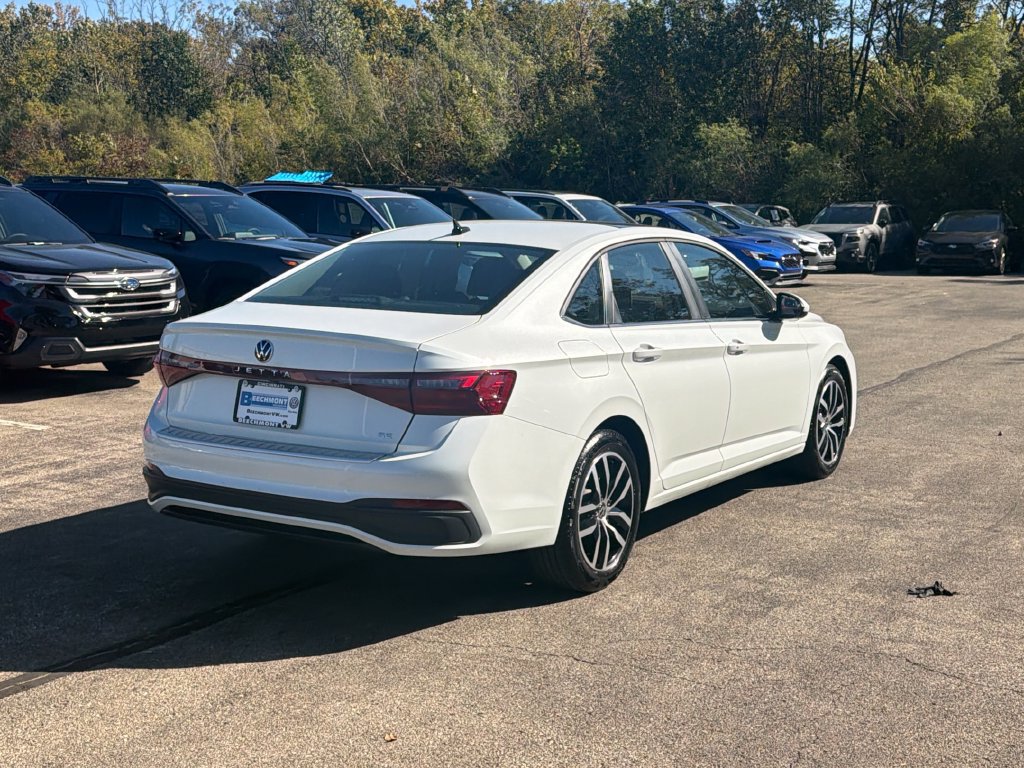 Certified 2025 Volkswagen Jetta SE FWD image 6