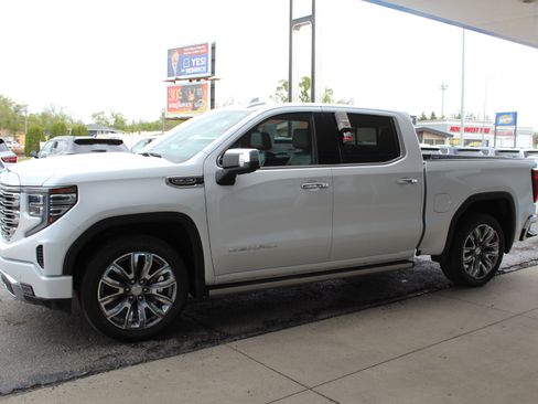 Used 2023 GMC Sierra 1500 Denali w/ Denali Reserve Package AWD/4WD image 9
