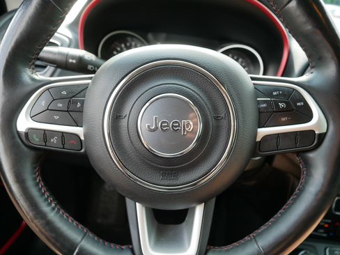 Used 2019 Jeep Compass Trailhawk w/ Leather Interior Group AWD/4WD image 25