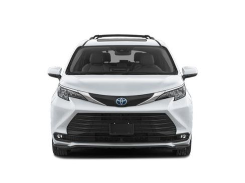 Certified 2025 Toyota Sienna XLE w/ XLE Plus Package FWD image 4