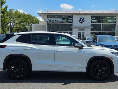Certified 2025 Volkswagen Tiguan SE R-Line AWD/4WD image 7