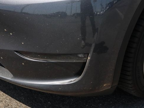Used 2023 Tesla Model Y 2WD image 4