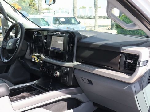 Used 2024 Ford F350 XLT AWD/4WD image 43
