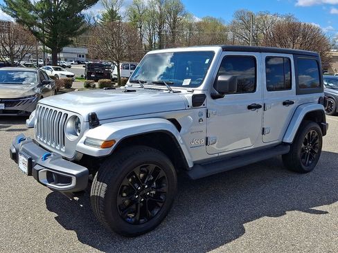 Used 2023 Jeep Wrangler Unlimited Sahara w/ Cold Weather Group AWD/4WD image 4